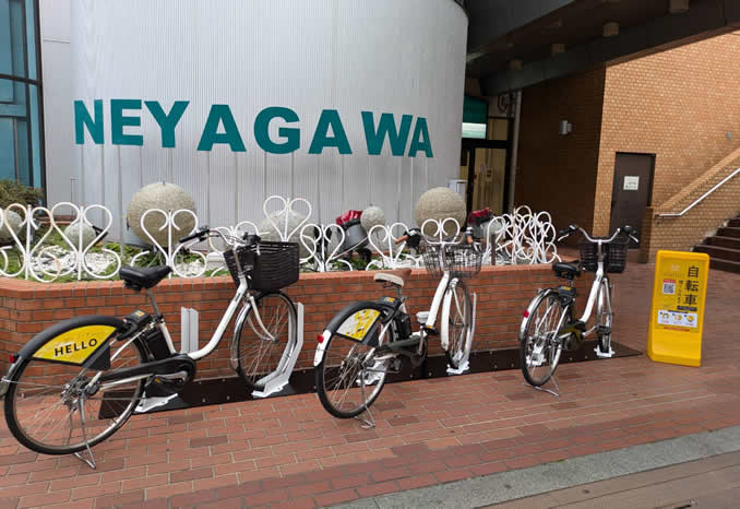 アドバンスねやがわ2号館前