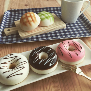 ふっわふわの、もっちもち。でも、食べられません（おもちゃ）。　“１００円で暮らしは楽しくなる。“