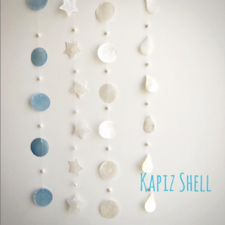 キラキラカピス貝とパールのガーランド。　“１００円で暮らしは楽しくなる。“