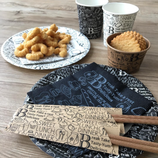 週末なにする？気分もあがるカフェ柄ペーパー食器。 “１００円で暮らしは楽しくなる。“