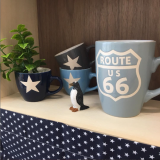 クールにいこう。★マグカップ　“１００円で暮らしは楽しくなる。“