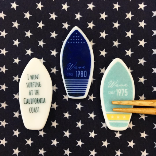 箸の波乗りイェーイ！　★箸置き　“１００円で暮らしは楽しくなる。“