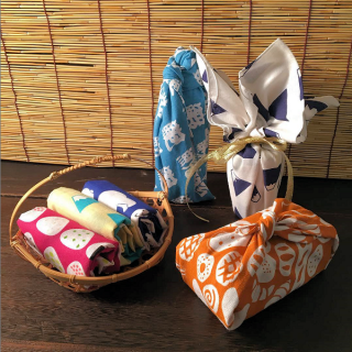 使い方いろいろ♪。★手ぬぐい。　“１００円で暮らしは楽しくなる。“