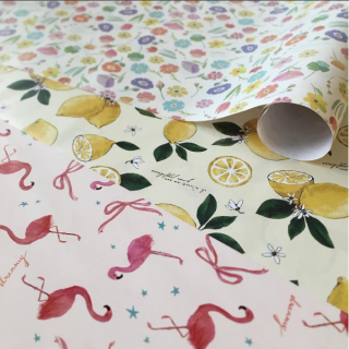 ギフトだけでなく、ブックカバーや引き出しの中敷にも。　★ラッピングペーパー　“１００円で暮らしは楽しくなる。“