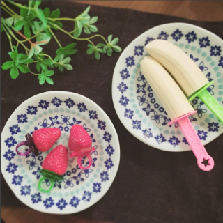 いつものフルーツに簡単アレンジ。　★バナナの剣 　★イチゴの指輪　“１００円で暮らしは楽しくなる。“