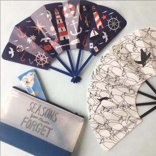 ビーチやプールのお供に。　★扇子　“１００円で暮らしは楽しくなる。“