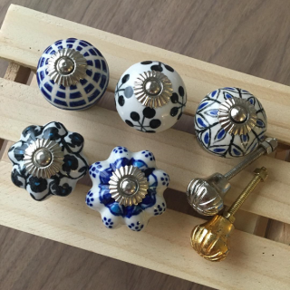 ノブを変えるだけで、簡単にいろいろなアレンジが楽しめます。　★陶製ノブ　“１００円で暮らしは楽しくなる。“