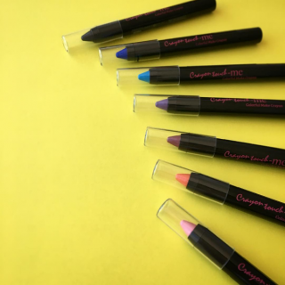 ハロウィンメイクはこれで決まり。　★カラフルメイククレヨン　“１００円で暮らしは楽しくなる。“