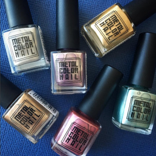 秋に向けてモード系の辛口ネイル。　★メタルカラーネイル　“１００円で暮らしは楽しくなる。“