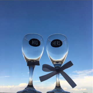 ワイングラスにちょっとおめかし。　★ワイングラス　“１００円で暮らしは楽しくなる。“