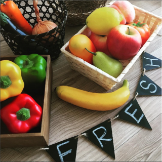 こう見えて、食べれないんです。おうちで、マルシェ。　★ブラックボードガーランド、フェイクフルーツ　“１００円で暮らしは楽しくなる。“