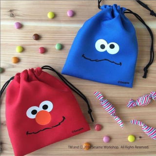 一緒に連れてってー！　★セサミ 巾着袋、エルモ 、クッキーモンスター　“１００円で暮らしは楽しくなる。“