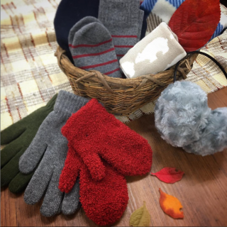 お揃いの手袋で心もポカポカ。★冬小物、手袋、ミトン　“１００円で暮らしは楽しくなる。“