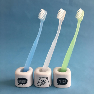 気分に合わせて裏返してね♪　★プリント歯ブラシスタンド 角型　“１００円で暮らしは楽しくなる。“