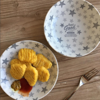 アンティーク調の星柄で、可愛くおしゃれにめしあがれ♪　#食器 #星 #モノトーン　“１００円で暮らしは楽しくなる。“