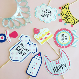 写真がかわいくなるすぐれもの🎵　★BSパーティースティック4P❤ティアラ　“１００円で暮らしは楽しくなる。“