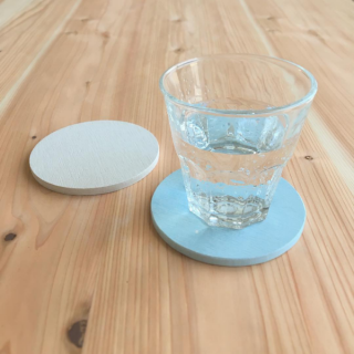 ぐんぐん吸って、カラッと乾燥。  #珪藻土コースター　“１００円で暮らしは楽しくなる。“