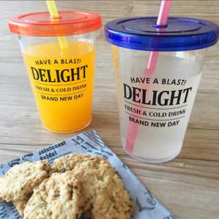 お気に入りのドリンクで、ちょっとひと休み。　お気に入りのドリンクで、ちょっとひと休み。　“１００円で暮らしは楽しくなる。“