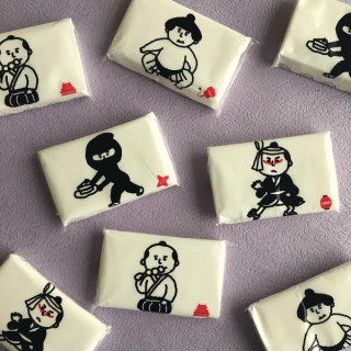 どすこいっ よお〜っ にんにんっ もぐもぐっ　#相撲 #歌舞伎 #忍者 #侍 #ポケットティッシュ 　“１００円で暮らしは楽しくなる。“