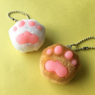 この感触がくせになる　#ぷにぷにニャンコ肉球　“１００円で暮らしは楽しくなる。“