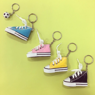 キーーーックーーー！！！　#雑貨 #スニーカー #ボール #キーホルダー　“１００円で暮らしは楽しくなる。“