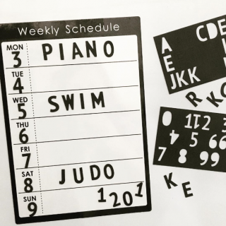 あなただけの一週間をわかりやすく、オシャレに。　#スケジュール #モノトーン #モノクロ #アルファベット 　“１００円で暮らしは楽しくなる。“