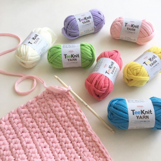 Tシャツ生地の柔らか素材で、しっかり編めるTeeKnitヤーン。　#ポリエステル100% #Tシャツ生地 #ヤーン #手芸 #ハンドメイド #編み物　“１００円で暮らしは楽しくなる。“