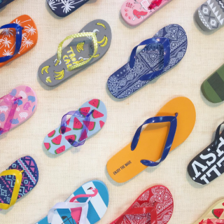 夏目前！　自分好みの柄を探してみてね！　#夏 #ビーチ #海 #プール #summer　“１００円で暮らしは楽しくなる。“