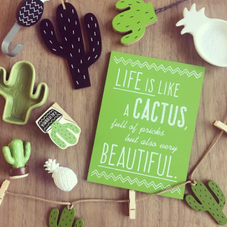 カクタスとパイナップルを集めてハッピーに★！　#100均 #雑貨 #カクタス #サボテン #パイナップル #パイン #インテリア #カードスタンド #cactus #pineapple　“１００円で暮らしは楽しくなる。“