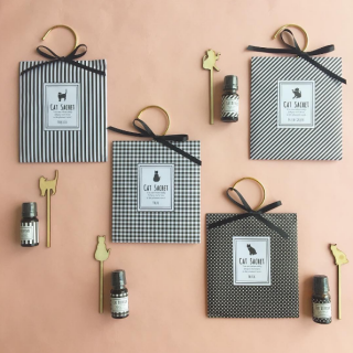 かわいいねこたちで、お部屋をいい香りに。　#アロマサシェ #アロマディフューザー #香り #キャット #ネコ #モノクロ　“１００円で暮らしは楽しくなる。“