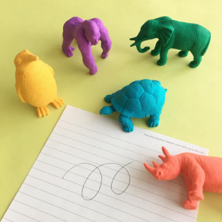 あなたのデスクをサファリにしない？　#100均 #雑貨#アニマル #動物 #消しゴム #eraser #サファリ　“１００円で暮らしは楽しくなる。“