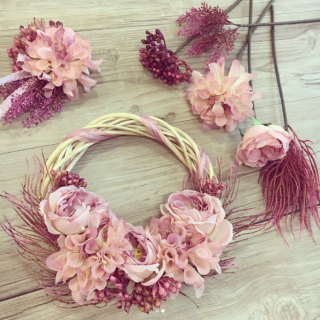 シックなカラーのアーティフィシャルフラワーをアレンジして、お部屋のインテリアに。　#アーティフィシャルフラワー #造花 #アレンジ #インテリア #ガラスボトル #JF #ブーケ #オリジナル #クラフト #グレー #flower　“１００円で暮らしは楽しくなる。“