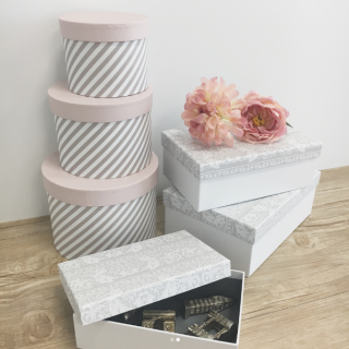 おしゃれでシンプルに。　ラッピングにも、収納にも。　#ギフト #プレゼント #贈り物 #箱 #ＢＯＸ #ボックス　“１００円で暮らしは楽しくなる。“