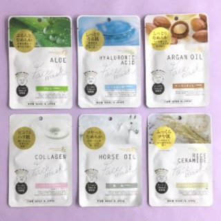 美容液がたっぷり入った日本製のフェイスマスクです。　コラーゲン、ヒアルロン酸、アロエ、アルガンオイル、馬油、米セラミドの全6種です。　“１００円で暮らしは楽しくなる。“