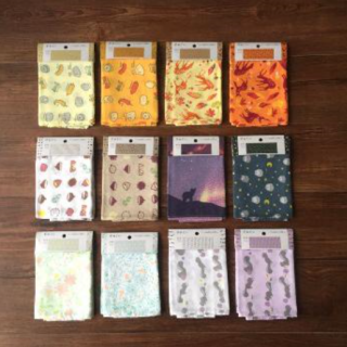 秋・冬柄手ぬぐい始めました！　人気の動物柄、食べ物柄を中心に取り揃えました。　お気に入りの柄を見つけてみてください。　“１００円で暮らしは楽しくなる。“