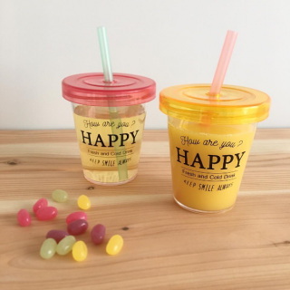 かわいいミニのドリンクカップはこどもたちのおやつタイムに。　#100均 #雑貨#ドリンク #おやつ #キッズ #ストロー付きカップ #コールド専用 #シリコンパッキン付き　“１００円で暮らしは楽しくなる。“
