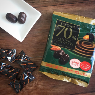 アーモンドをカカオ７０％チョコレートで包んだ贅沢な一粒。　#100均 #食品 #チョコ #チョコレート　“１００円で暮らしは楽しくなる。“