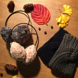 寒くても、あったか小物でこころもほっこり。　#イヤーマフ #ヘアバンド #冬 #あったか小物 #ほっこり　“１００円で暮らしは楽しくなる。“