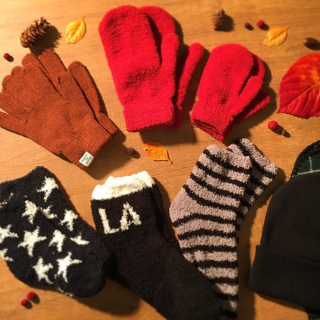 ふわふわもこもこでぬくぬく。　#手袋 #ミトン #ソックス #子供用 #キッズ #レディース #メンズ #親子 #冬 #あったか小物 #ほっこり　“１００円で暮らしは楽しくなる。“