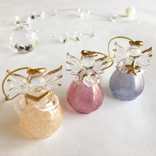 ガラスの透明感が際立つ天使のオブジェ。　#100均 #雑貨 #エンジェル #天使 #インテリア #オーナメント　“１００円で暮らしは楽しくなる。“