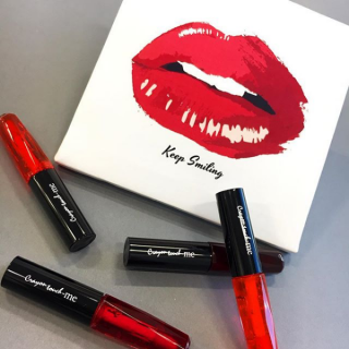 クリスマスパーティーは、うるっと色付くリップティントで。　#100均 #雑貨 #リップティント #ティント #ティントリップ #コスメ #アート#インテリア #プチプラ　“１００円で暮らしは楽しくなる。“