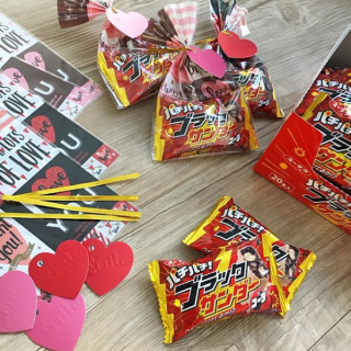 キャンドゥでしか買えない義理チョコ！！　#100均 #100円ショップ #お菓子 #ブラックサンダー #コーラ #有楽製菓 #キャンドゥ限定 #チョコレート #バレンタイン #義理チョコ #パチパチブラックサンダーコーラ　“１００円で暮らしは楽しくなる。“