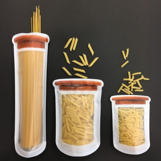 魅せる収納でしっかり保存。　#100均 #100円ショップ #雑貨 #ジッパーバッグ #保存 #自立 #ガラス容器風 #キッチン #インテリア #パスタ　“１００円で暮らしは楽しくなる。“