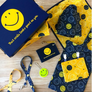 スマイルで準備OK。　#100均 #100円ショップ #雑貨 #スマイル #スマイリー #ニコちゃん #入園準備 #入学準　“１００円で暮らしは楽しくなる。“