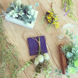 組み合わせるだけ、春を感じるインテリアグリーン。　#100均 #100円ショップ#雑貨 #インテリアグリーン #グリーン #造花#アーティフィシャルグリーン #ミモザ #スワッグ #spring #green #緑のある暮らし　“１００円で暮らしは楽しくなる。“