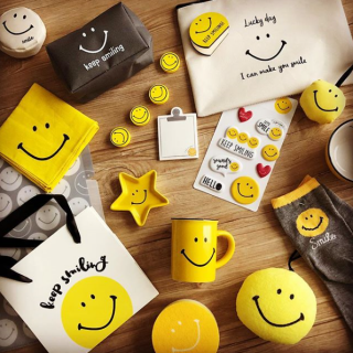 暮らしにスマイルがいっぱい！　#100均 #100円ショップ #雑貨 #スマイリー #smile #☺︎　“１００円で暮らしは楽しくなる。“