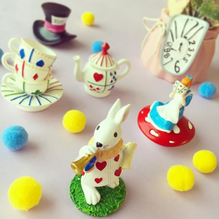 さぁ、ティーパーティーがはじまるよー！　#100均 #100円ショップ #雑貨 #ワンダーランド #アリス #白うさぎ #ティーパーティー #マッドハッター　“１００円で暮らしは楽しくなる。“