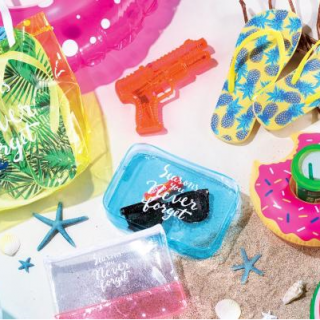 ビーチグッズ　　ビーチやプールで活躍してくれるアイテムが揃いました。　“１００円で暮らしは楽しくなる。“