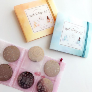 「ほぼ100均ネイル」でおなじみの人気ブロガーしずくさん @sizuku100とキャンドゥが今度はネイルスタンププレート収納ファイルでコラボしました！　大切なプレートを可愛く収納できちゃいます！　“１００円で暮らしは楽しくなる。“