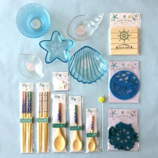 ■夏物テーブルウェア商品　テーブルを涼やかに演出する食器・カトラリー商品です。　デザイン・カラーを豊富に取り揃えております。　“１００円で暮らしは楽しくなる。“